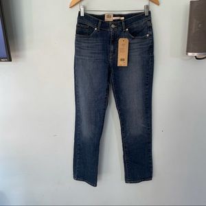 NWT Levi's sculpt stretch classic straight